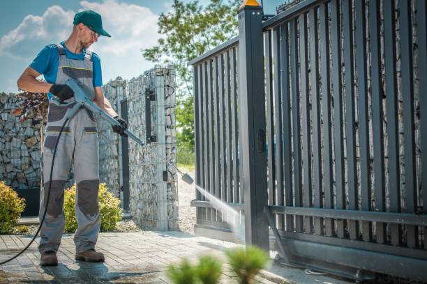 Best Animal Enclosure Cleaning  in Deerwood, TX